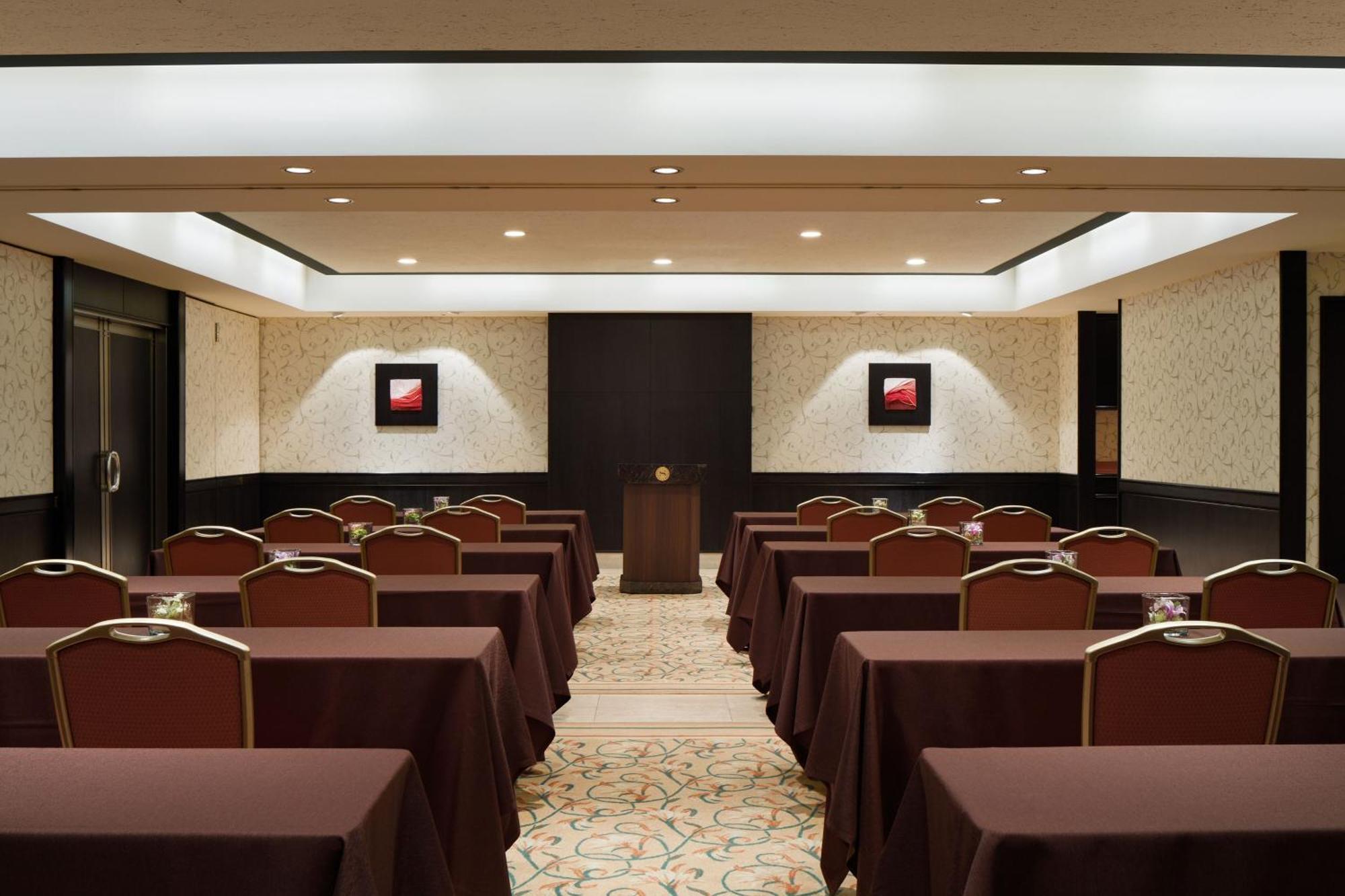 Sheraton Grande Tokyo Bay Hotel Urayasu Exterior photo A meeting room at a hotel