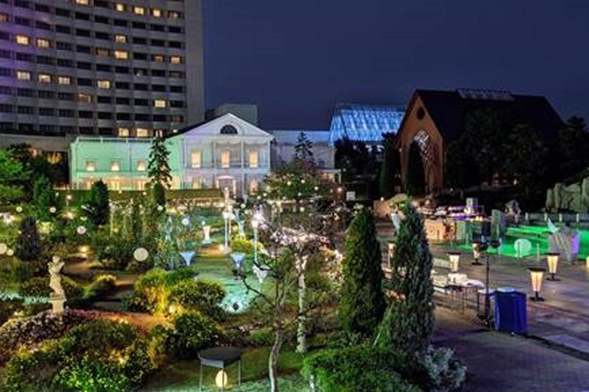 Sheraton Grande Tokyo Bay Hotel Urayasu Exterior photo The Christmas market in the center of the city