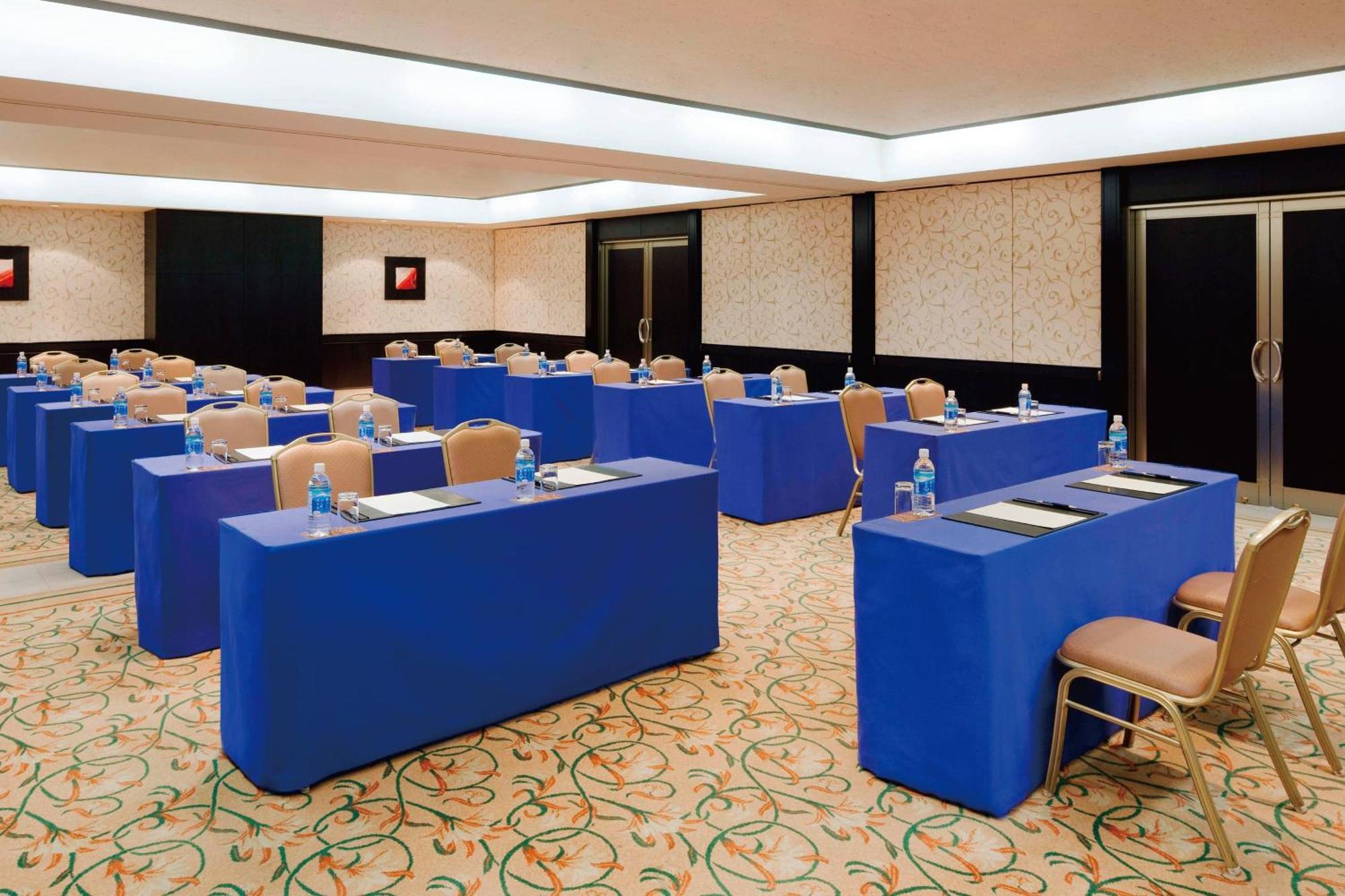 Sheraton Grande Tokyo Bay Hotel Urayasu Exterior photo A meeting room at the hotel