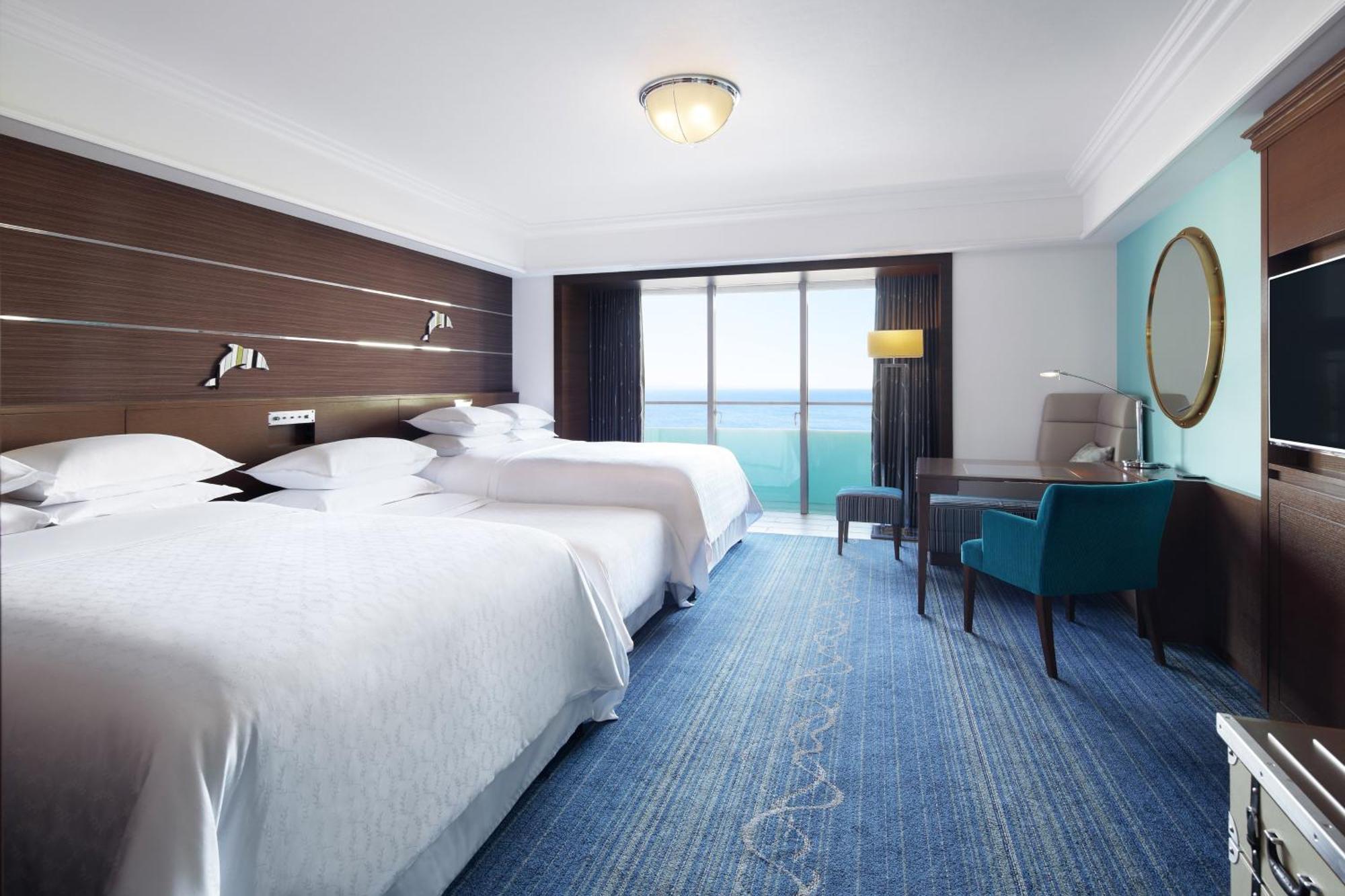 Sheraton Grande Tokyo Bay Hotel Urayasu Exterior photo A room at the hotel